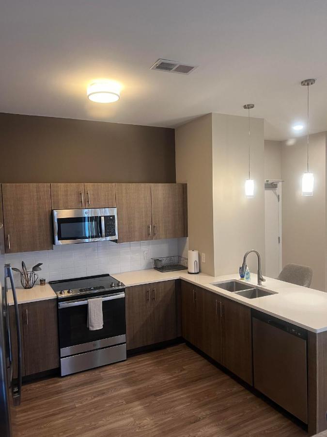 End Of Summer Deals!! Modern 2 Bed 1 Bedroom In Heart Of Midtown Kansas City! Exterior foto